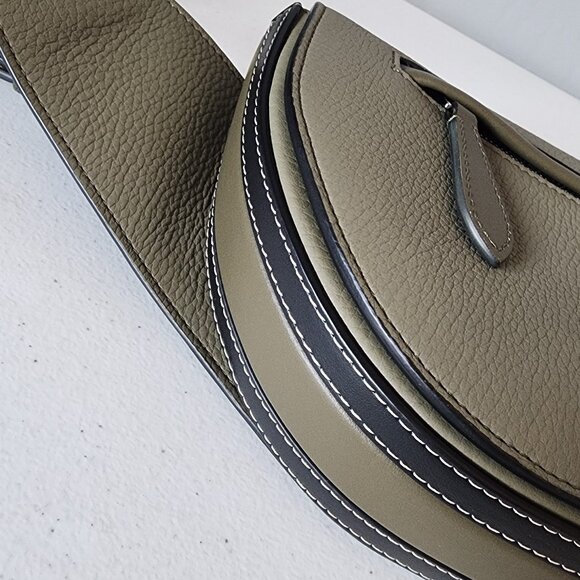 Buberry Bum/Sling Bag "LIKE NEW" - Picture 11 of 16